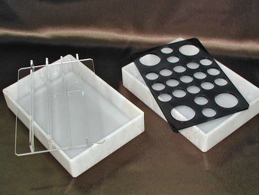 複雑なアクリル箱物加工もこなします